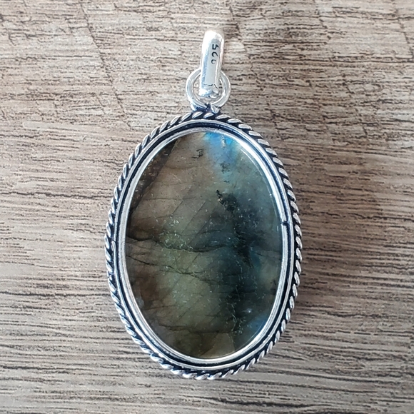 Statement Labradorite Gemstone Pendant set in 925 Sterling Silver Bezel, NWT - Picture 5 of 14